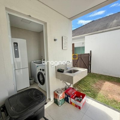 Casa com 124m², 3 quartos (sendo 3 suítes), 2 garagens, no bairro Cachoeira do Bom Jesus em Florianópolis