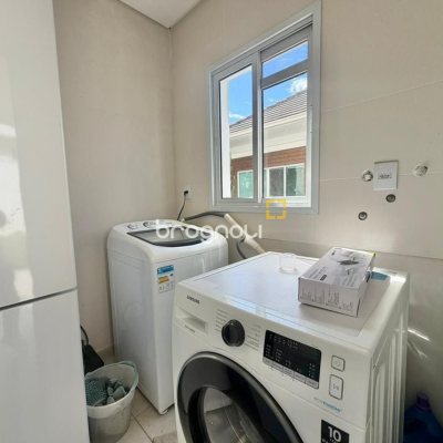 Casa com 124m², 3 quartos (sendo 3 suítes), 2 garagens, no bairro Cachoeira do Bom Jesus em Florianópolis
