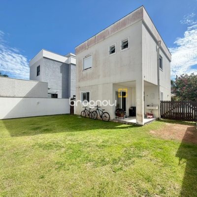 Casa com 124m², 3 quartos (sendo 3 suítes), 2 garagens, no bairro Cachoeira do Bom Jesus em Florianópolis