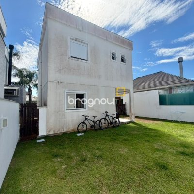 Casa com 124m², 3 quartos (sendo 3 suítes), 2 garagens, no bairro Cachoeira do Bom Jesus em Florianópolis
