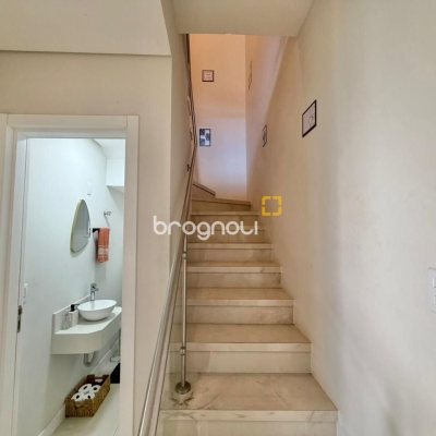 Casa com 124m², 3 quartos (sendo 3 suítes), 2 garagens, no bairro Cachoeira do Bom Jesus em Florianópolis