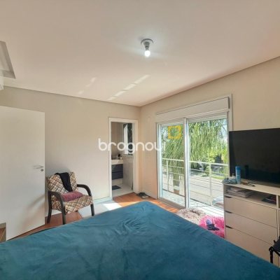 Casa com 124m², 3 quartos (sendo 3 suítes), 2 garagens, no bairro Cachoeira do Bom Jesus em Florianópolis
