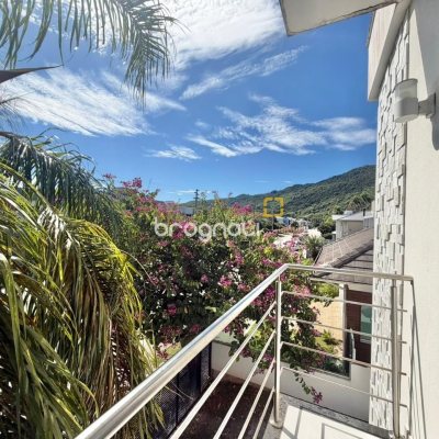 Casa com 124m², 3 quartos (sendo 3 suítes), 2 garagens, no bairro Cachoeira do Bom Jesus em Florianópolis