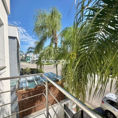 Casa com 124m², 3 quartos (sendo 3 suítes), 2 garagens, no bairro Cachoeira do Bom Jesus em Florianópolis