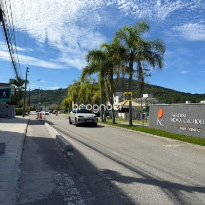 Casa com 124m², 3 quartos (sendo 3 suítes), 2 garagens, no bairro Cachoeira do Bom Jesus em Florianópolis