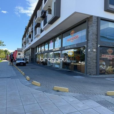 Casa com 124m², 3 quartos (sendo 3 suítes), 2 garagens, no bairro Cachoeira do Bom Jesus em Florianópolis