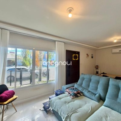 Casa com 124m², 3 quartos (sendo 3 suítes), 2 garagens, no bairro Cachoeira do Bom Jesus em Florianópolis
