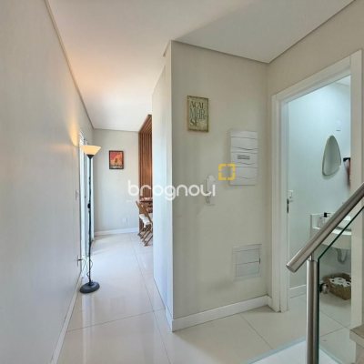 Casa com 124m², 3 quartos (sendo 3 suítes), 2 garagens, no bairro Cachoeira do Bom Jesus em Florianópolis