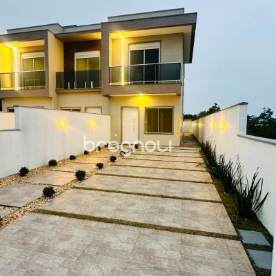 Casa com 120m², 2 quartos (sendo 2 suítes), 2 garagens, no bairro Rio Vermelho em Florianópolis