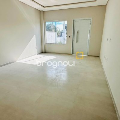 Casa com 120m², 2 quartos (sendo 2 suítes), 2 garagens, no bairro Rio Vermelho em Florianópolis