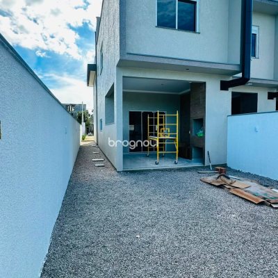 Casa com 120m², 2 quartos (sendo 2 suítes), 2 garagens, no bairro Rio Vermelho em Florianópolis