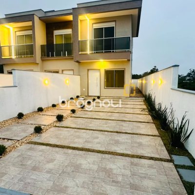 Casa com 120m², 2 quartos (sendo 2 suítes), 2 garagens, no bairro Rio Vermelho em Florianópolis