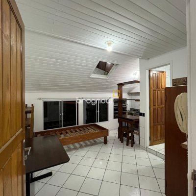 Casa com 168m², 30 quartos, 2 garagens, no bairro Carvoeira em Florianópolis