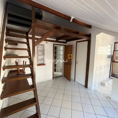Casa com 168m², 30 quartos, 2 garagens, no bairro Carvoeira em Florianópolis