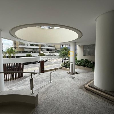 Apartamento com 123m², 3 quartos (sendo 1 suíte), 1 garagem, no bairro Centro em Florianópolis
