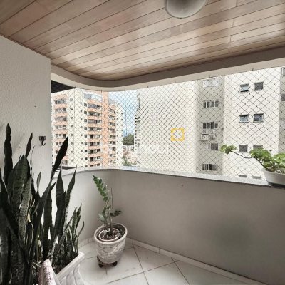 Apartamento com 123m², 3 quartos (sendo 1 suíte), 1 garagem, no bairro Centro em Florianópolis