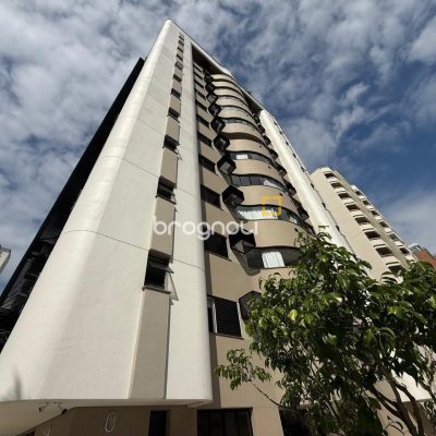 Apartamento com 123m², 3 quartos (sendo 1 suíte), 1 garagem, no bairro Centro em Florianópolis