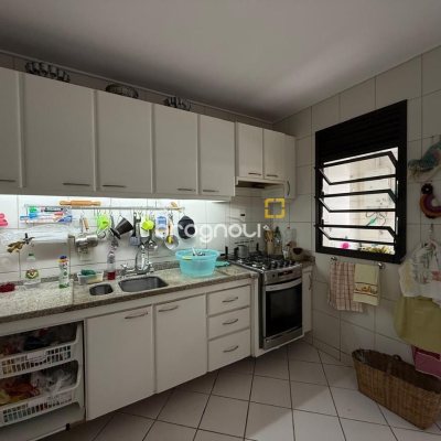 Apartamento com 123m², 3 quartos (sendo 1 suíte), 1 garagem, no bairro Centro em Florianópolis