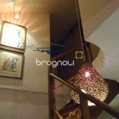Cobertura com 220m², 3 quartos (sendo 2 suítes), 2 garagens, no bairro Jurerê Internacional em Florianópolis