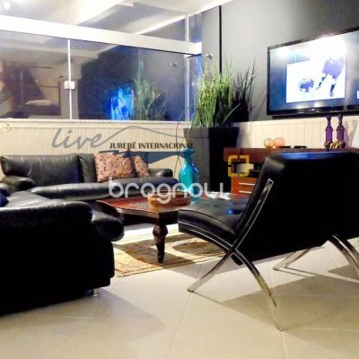 Cobertura com 220m², 3 quartos (sendo 2 suítes), 2 garagens, no bairro Jurerê Internacional em Florianópolis