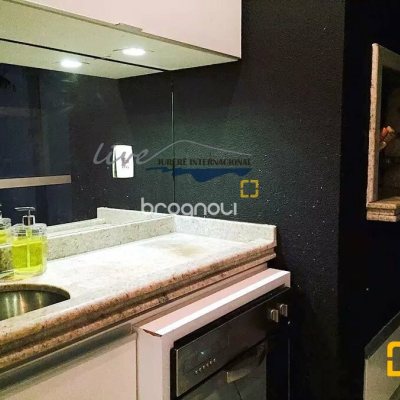 Cobertura com 220m², 3 quartos (sendo 2 suítes), 2 garagens, no bairro Jurerê Internacional em Florianópolis