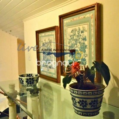 Cobertura com 220m², 3 quartos (sendo 2 suítes), 2 garagens, no bairro Jurerê Internacional em Florianópolis