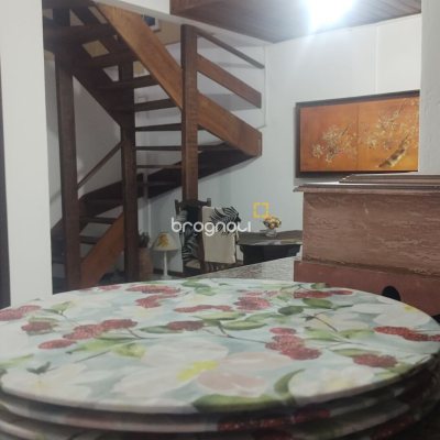 Cobertura com 108m², 2 quartos (sendo 1 suíte), 2 garagens, no bairro Jurerê Internacional em Florianópolis