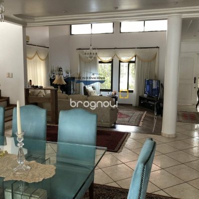 Casa com 481m², 5 quartos (sendo 5 suítes), 4 garagens, no bairro Jurerê Internacional em Florianópolis