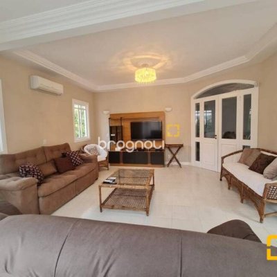 Casa com 450m², 5 quartos (sendo 4 suítes), 3 garagens, no bairro Jurerê Internacional em Florianópolis