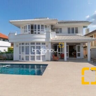 Casa com 450m², 5 quartos (sendo 4 suítes), 3 garagens, no bairro Jurerê Internacional em Florianópolis