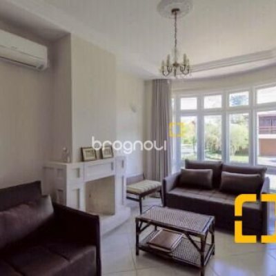 Casa com 450m², 5 quartos (sendo 4 suítes), 3 garagens, no bairro Jurerê Internacional em Florianópolis