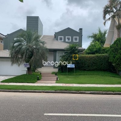 Casa com 370m², 5 quartos (sendo 2 suítes), 2 garagens, no bairro Jurerê Internacional em Florianópolis