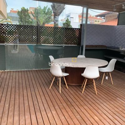 Casa com 370m², 5 quartos (sendo 2 suítes), 2 garagens, no bairro Jurerê Internacional em Florianópolis