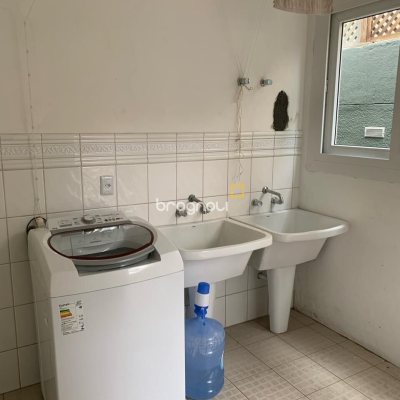 Casa com 370m², 5 quartos (sendo 2 suítes), 2 garagens, no bairro Jurerê Internacional em Florianópolis