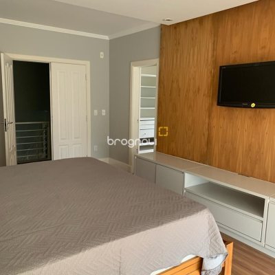 Casa com 370m², 5 quartos (sendo 2 suítes), 2 garagens, no bairro Jurerê Internacional em Florianópolis