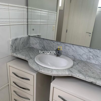 Casa com 370m², 5 quartos (sendo 2 suítes), 2 garagens, no bairro Jurerê Internacional em Florianópolis