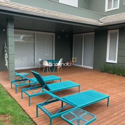 Casa com 370m², 5 quartos (sendo 2 suítes), 2 garagens, no bairro Jurerê Internacional em Florianópolis