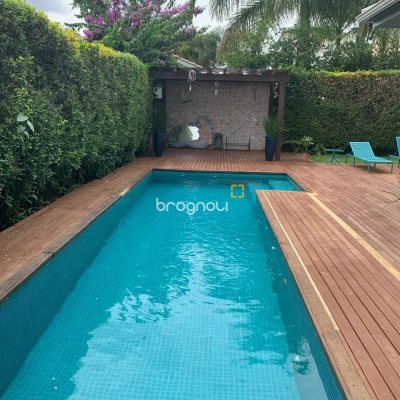 Casa com 370m², 5 quartos (sendo 2 suítes), 2 garagens, no bairro Jurerê Internacional em Florianópolis