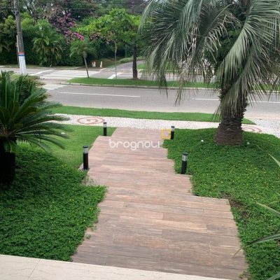 Casa com 370m², 5 quartos (sendo 2 suítes), 2 garagens, no bairro Jurerê Internacional em Florianópolis