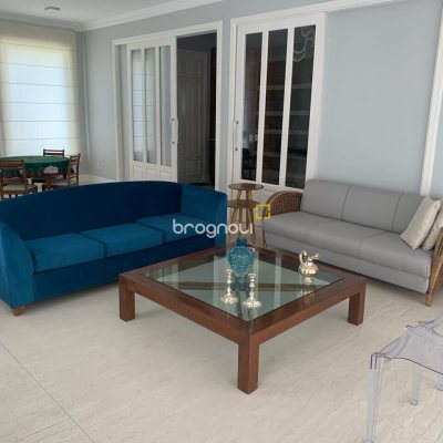Casa com 370m², 5 quartos (sendo 2 suítes), 2 garagens, no bairro Jurerê Internacional em Florianópolis