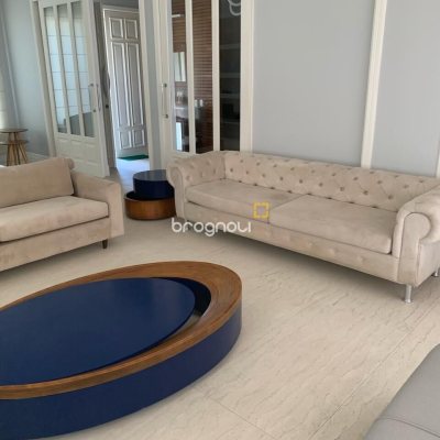 Casa com 370m², 5 quartos (sendo 2 suítes), 2 garagens, no bairro Jurerê Internacional em Florianópolis