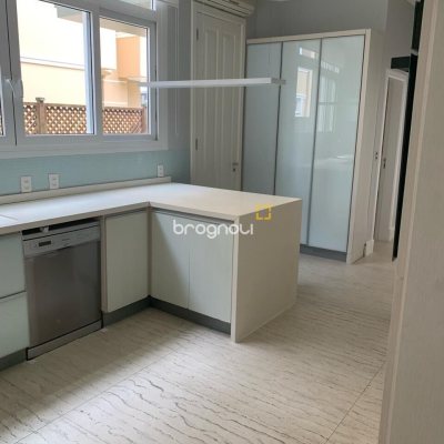 Casa com 370m², 5 quartos (sendo 2 suítes), 2 garagens, no bairro Jurerê Internacional em Florianópolis