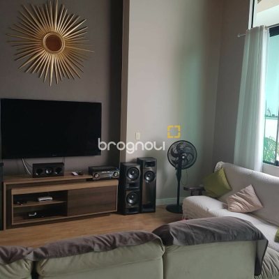 Casa com 380m², 5 quartos (sendo 4 suítes), 2 garagens, no bairro Jurerê Internacional em Florianópolis