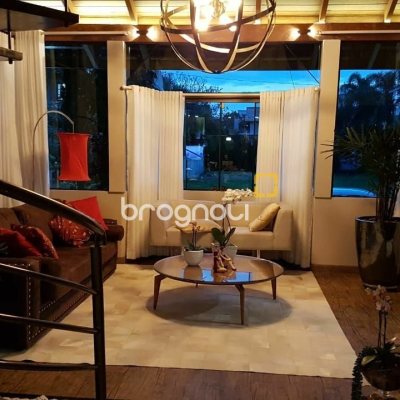 Casa com 380m², 5 quartos (sendo 4 suítes), 2 garagens, no bairro Jurerê Internacional em Florianópolis