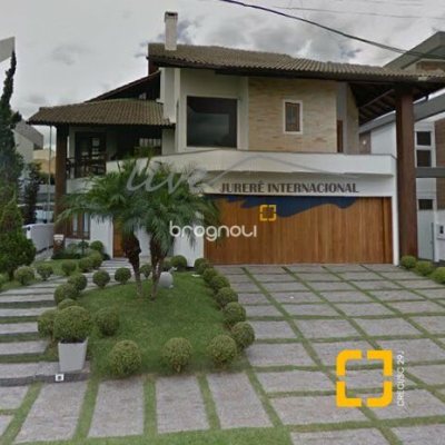 Casa com 720m², 5 quartos (sendo 2 suítes), 2 garagens, no bairro Jurerê Internacional em Florianópolis