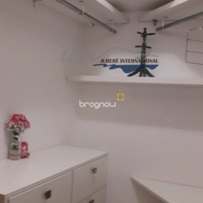 Casa com 720m², 5 quartos (sendo 2 suítes), 2 garagens, no bairro Jurerê Internacional em Florianópolis
