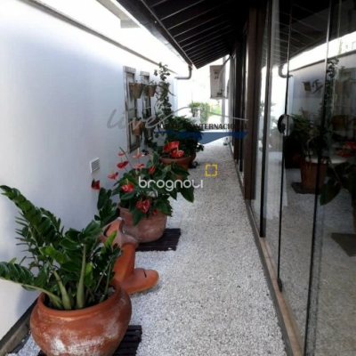 Casa com 720m², 5 quartos (sendo 2 suítes), 2 garagens, no bairro Jurerê Internacional em Florianópolis
