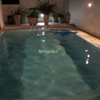Casa com 720m², 5 quartos (sendo 2 suítes), 2 garagens, no bairro Jurerê Internacional em Florianópolis