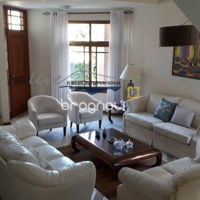 Casa com 720m², 5 quartos (sendo 2 suítes), 2 garagens, no bairro Jurerê Internacional em Florianópolis