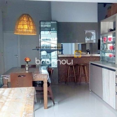 Casa com 310m², 4 quartos (sendo 4 suítes), 3 garagens, no bairro Jurerê Internacional em Florianópolis